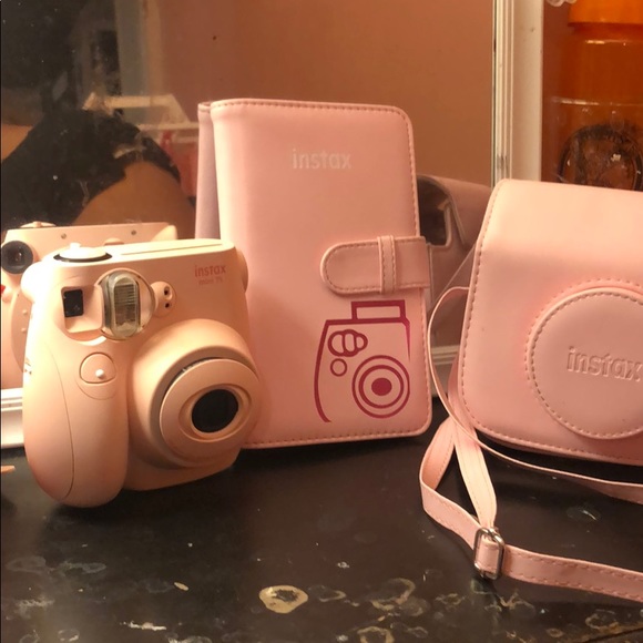 I’m selling an instax mini 7s camera - Picture 1 of 4